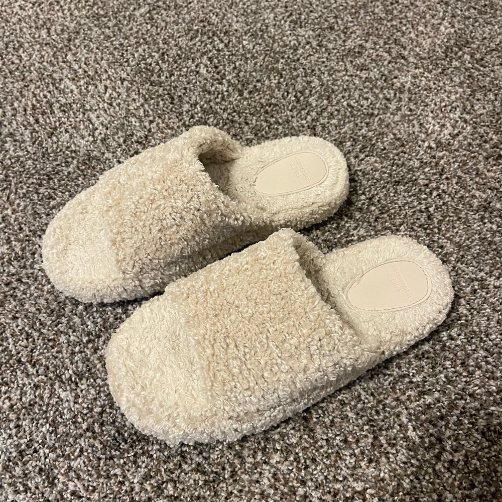 Abercrombie & Fitch Sherpa Slippers